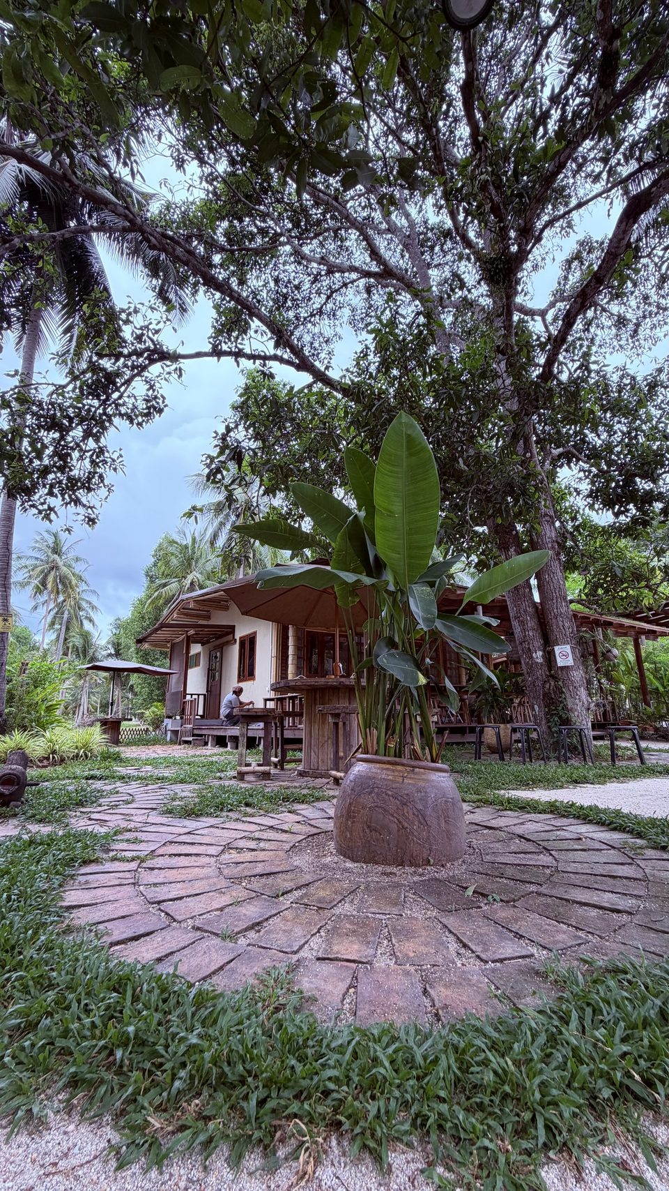 The garden at Satimi.Sook, Koh Phangan